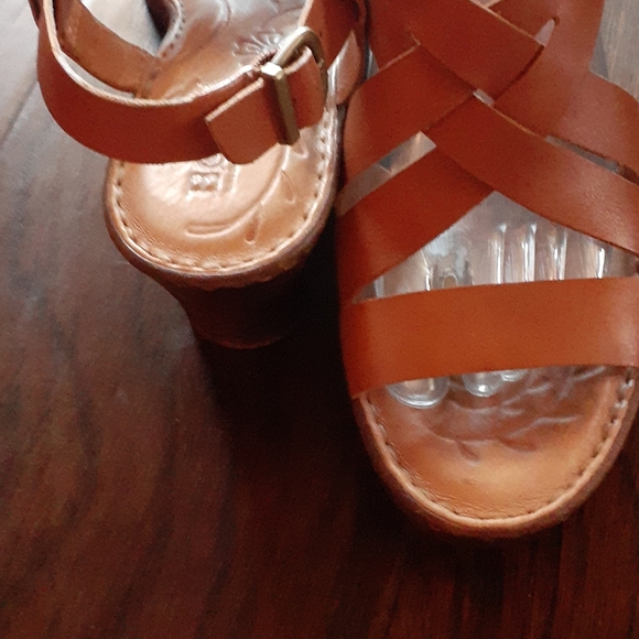 Excellent Condition Sandals - Picture 9 of 14